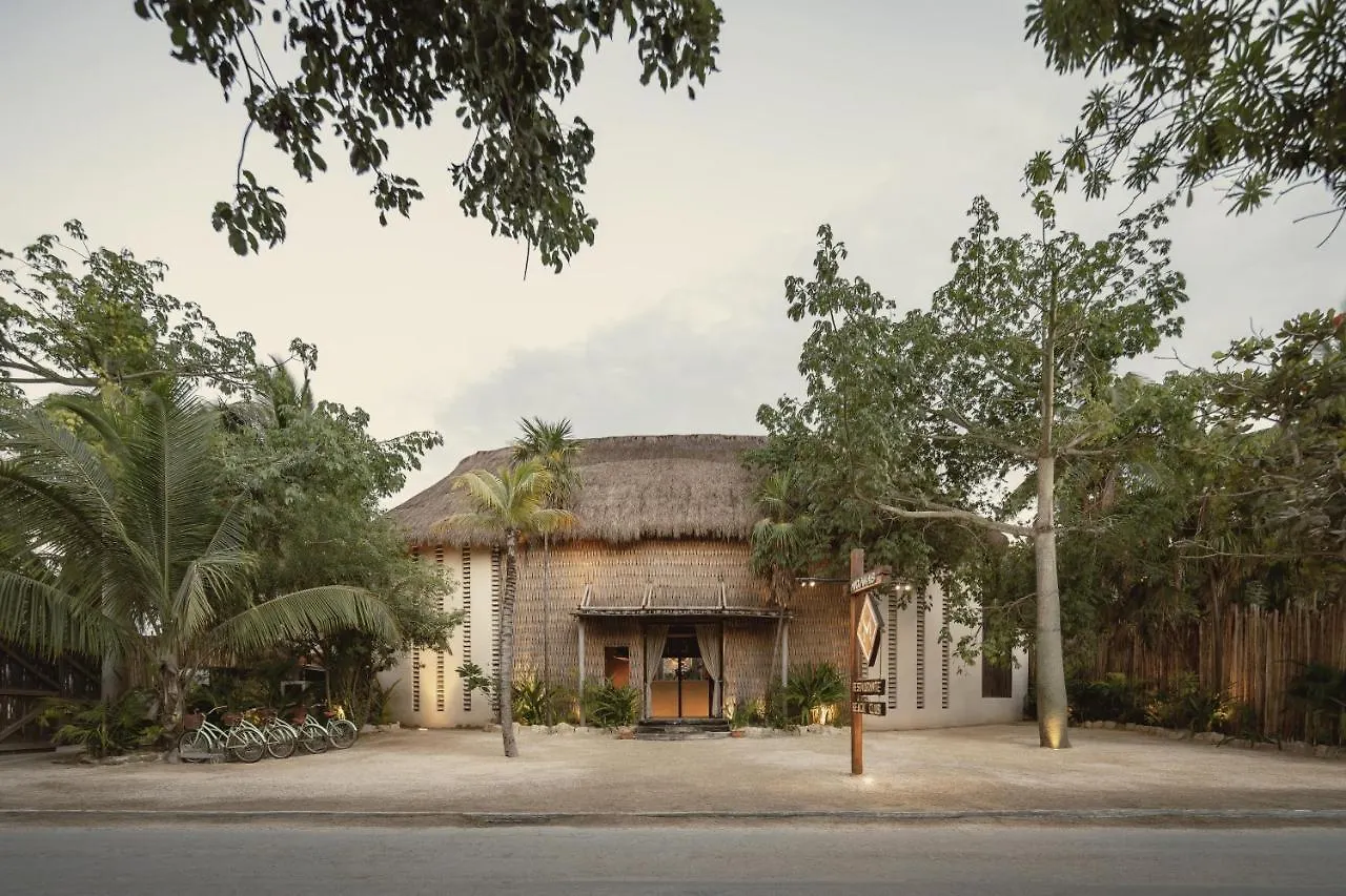 Hotel Ma'Xanab Tulum Pueblo 5*,